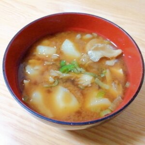 じゃがいも・ネギ・舞茸の味噌汁